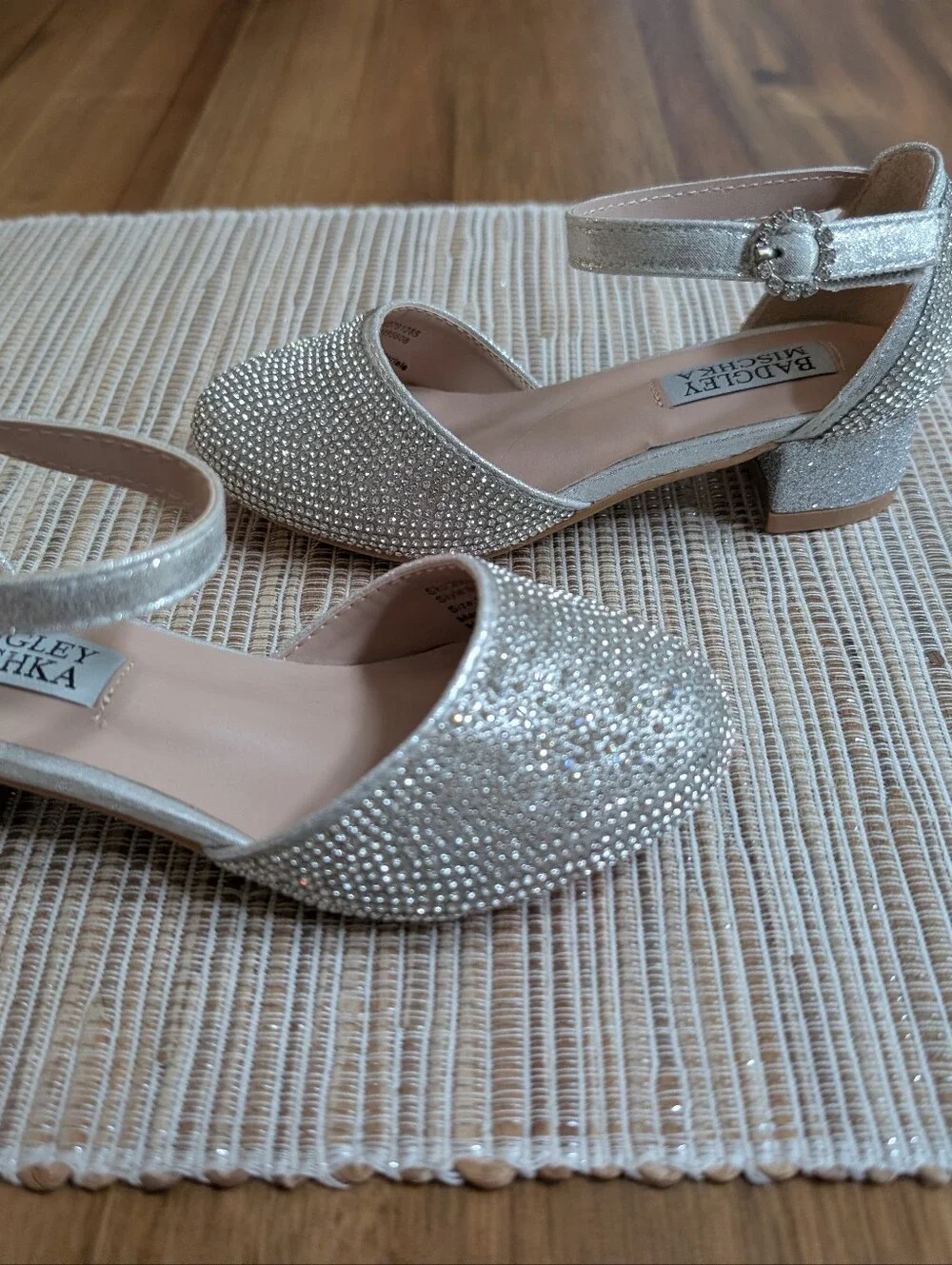 Badgley Mischka Girls Silver Rhinestone Heels Sz 10